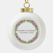 Personaliseren met namen en huwelijksdatum Floral Keramische Bal Ornament (Voorkant)