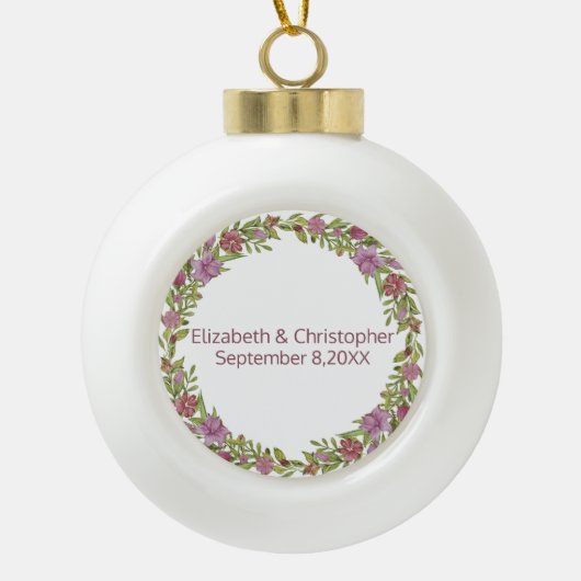 Personaliseren met namen en huwelijksdatum Floral Keramische Bal Ornament (Voorkant)