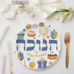 Personalisz Hebrew Hanukkah Dreidel Menorah Donuts Papieren Bordje<br><div class="desc">Deze kleurrijke borden zijn de perfecte manier om een feestelijke ( zorgeloze) Chanoeka/Chanoeka Feesttafel in te stellen. Verras uw gasten... Gekke kleurrijke Chanoeka-elementen - waaronder Jelly Donuts, Dreidels, Wrapped Gifts, Gold Coins en Stars - omringen het woord CHANUKAH in het Hebreeuws. Hulp nodig bij dit ontwerp? Wil je andere kleuren...</div>