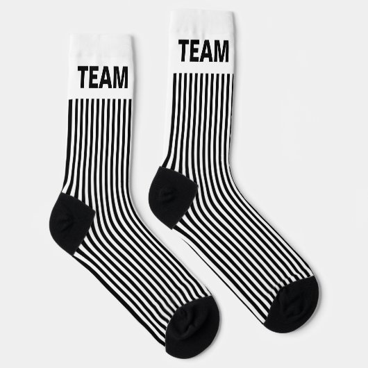 Personalize TEAM NAME Black White Stripes Sokken (Rechts)