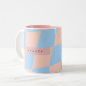Personalized Baby Blue and Peach Wavy Checkered Tweekleurige Koffiemok (Voorkant links)