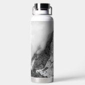 Personalized black and white Mountain adventure Waterfles (Achterkant)