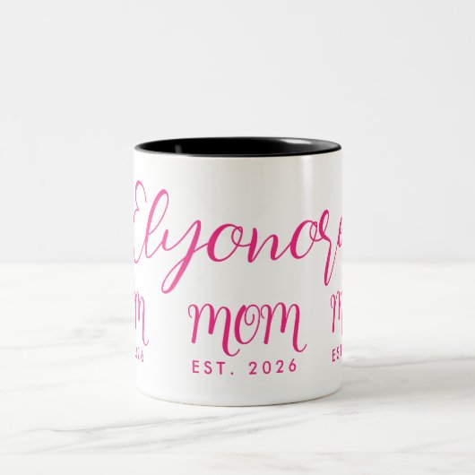 Personalized Bold  Name Est New Mom Pink Script  Tweekleurige Koffiemok (Center)