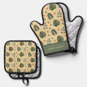 Personalized Botanical Name Cream and Sage Green Ovenwant & Pannenlap Set (Voorkant / Achterkant)