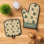 Personalized Botanical Name Cream and Sage Green Ovenwant & Pannenlap Set (Top down)