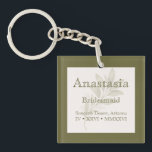 Personalized Bridesmaid Sleutelhanger<br><div class="desc">Thank your bridal party with this elegant personalized bridesmaid keychain, featuring a custom name design framed with a timeless green border. This thoughtful keepsake makes a beautiful and practical gift for bridesmaids, maid of honor, or any special member of your wedding party. The minimalist design pairs a classic neutral background...</div>