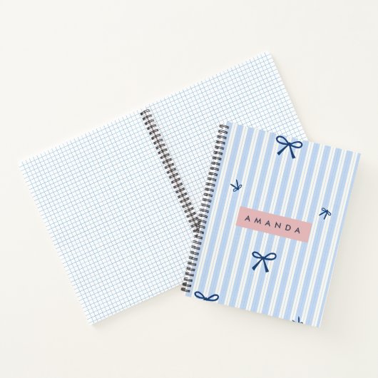 Personalized Classic Blue Pastel Striped Bow Notitieboek (Binnen)