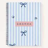 Personalized Classic Blue Pastel Striped Bow Notitieboek (Voorkant)