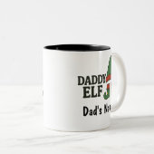 Personalized Daddy Elf Mug – Custom Christmas Gift Tweekleurige Koffiemok (Voorkant rechts)