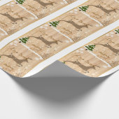 Personalized doe Christmas bauble wooden backgroun Cadeaupapier (Hoek)