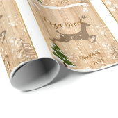 Personalized doe Christmas bauble wooden backgroun Cadeaupapier (Rol Hoek)