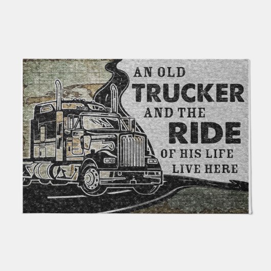 Personalized Doormat An Old Trucker Lives Here Deurmat (Voorkant)