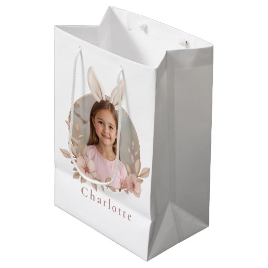 Personalized Easter Bunny Photo Gift Bag Medium Cadeauzakje (Voorkant Gekanteld)