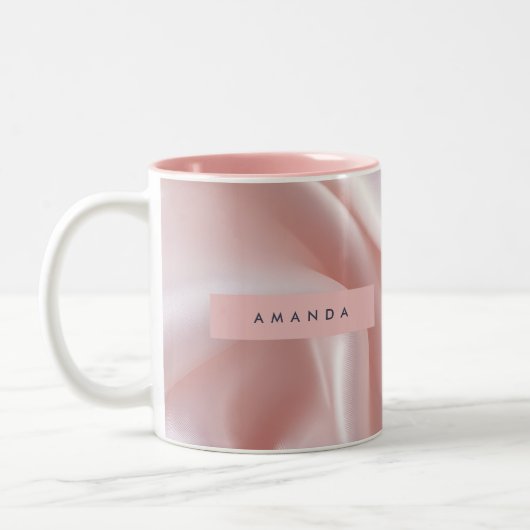 Personalized Elegant Blush Pink Satin Design Tweekleurige Koffiemok (Links)