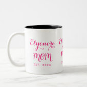 Personalized Elegant New Mom Name Est Pink Script  Tweekleurige Koffiemok (Links)