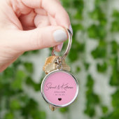 Personalized Engagement Date Pink Heart Script Sleutelhanger (Hand)