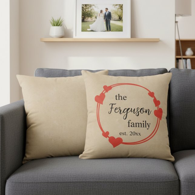 Personalized Family Name with Wedding Year Kussen (Romantic personalized wedding gift idea - romantic family name throw pillow.)