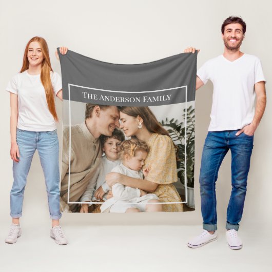 Personalized Family Photo | Custom Family Name Fleece Deken (In situ)