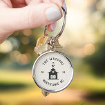 Personalized Farmhouse Barn Family Name Sleutelhanger<br><div class="desc">Carry a little piece of home everywhere you go with this personalized farmhouse keychain featuring a simple barn illustration, weather vane, and your family name in rustic typography. Custom text fields let you add your established year and hometown, creating a charming keepsake for your farmhouse, ranch, lake house, or first...</div>