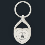 Personalized Farmhouse Barn Family Name Sleutelhanger<br><div class="desc">Carry a little piece of home everywhere you go with this personalized farmhouse keychain featuring a simple barn illustration, weather vane, and your family name in rustic typography. Custom text fields let you add your established year and hometown, creating a charming keepsake for your farmhouse, ranch, lake house, or first...</div>