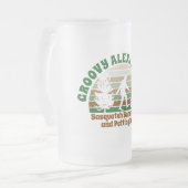 Personalized Funny Sasquatch Sanctuary Matglas Bierpul (Voorkant links)