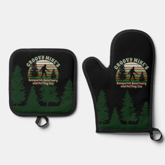 Personalized Funny Sasquatch Sanctuary Ovenwant & Pannenlap Set (Voorkant)