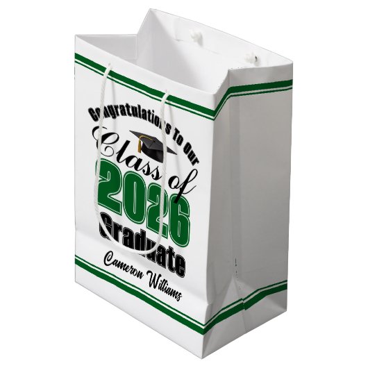 Personalized Green Class of 2026 Graduation Medium Cadeauzakje (Voorkant Gekanteld)