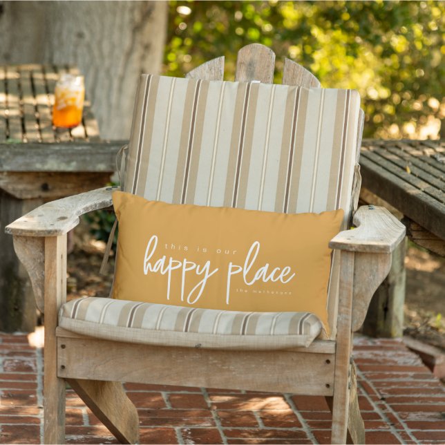 Personalized “Happy Place” Text Custom Name orange Buitenkussen (Stoel)