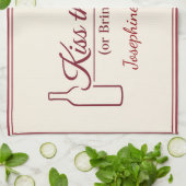 Personalized Kiss the Cook or Bring Wine Funny Red Theedoek (Gevouwen)