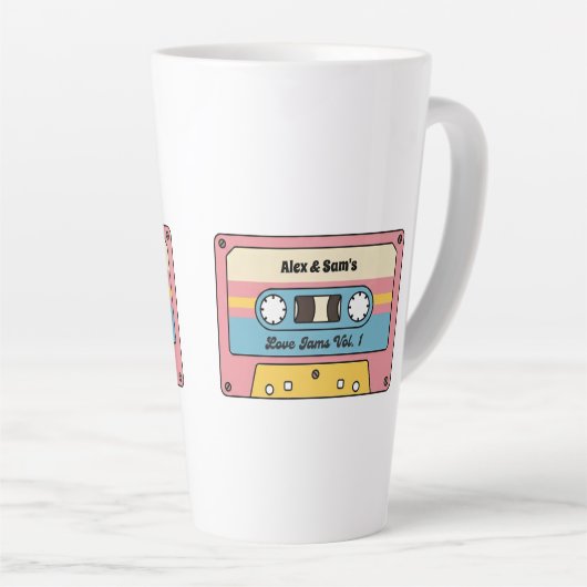 Personalized Love Jams Cassette Tape – Custom Name Latte Mok (Rechterhoek)