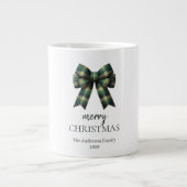 Personalized Merry Christmas | Green Plaid Bow Grote Koffiekop (Voorkant)