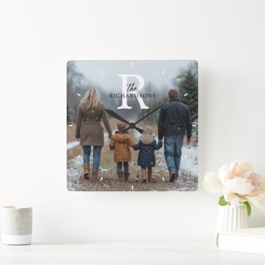 Personalized Minimalist Monogram Name Family Photo Vierkante Klok (Huis)