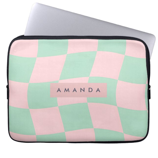 Personalized Mint Green and Blush Pink Checkered Laptop Sleeve (Voorkant)