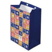 Personalized Modern Hand-Drawn Colorful New Year Medium Cadeauzakje (Voorkant Gekanteld)