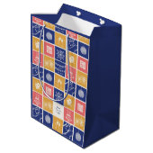 Personalized Modern Hand-Drawn Colorful New Year Medium Cadeauzakje (Achterkant Gekanteld)