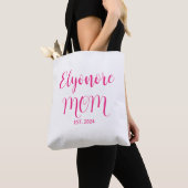 Personalized Mom Name Established Date Pink Script Tote Bag (Dichtbij)