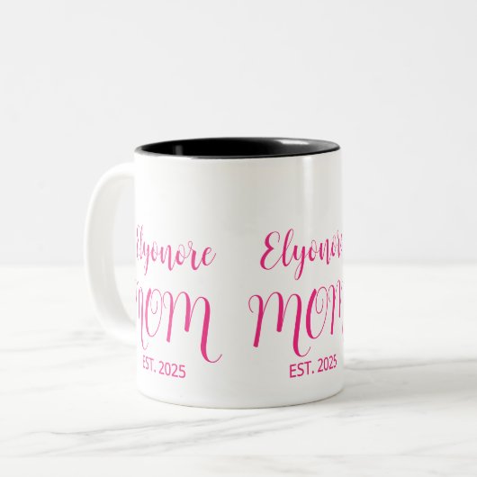 Personalized Mom Name Established Pink Script  Tweekleurige Koffiemok (Voorkant links)
