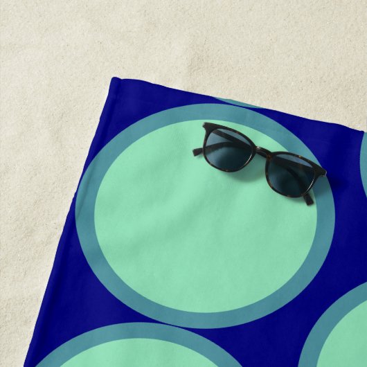 Personalized Navy Mint Polka Dot Pattern Modern  Strandlaken (In situ)