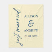 Personalized Newlywed Blanket Gift for Him or Her Fleece Deken (Voorkant)