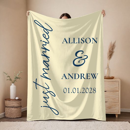 Personalized Newlywed Blanket Gift for Him or Her Fleece Deken
