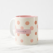 Personalized Pastel Peach & Blush Polka Dot  Tweekleurige Koffiemok (Voorkant links)