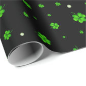 Personalized Pattern of green shamrocks with pearl Cadeaupapier (Rol Hoek)