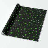 Personalized Pattern of green shamrocks with pearl Cadeaupapier (Uitgerold)