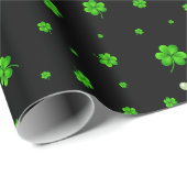 Personalized Pattern of green shamrocks with pearl Cadeaupapier (Rol Hoek)