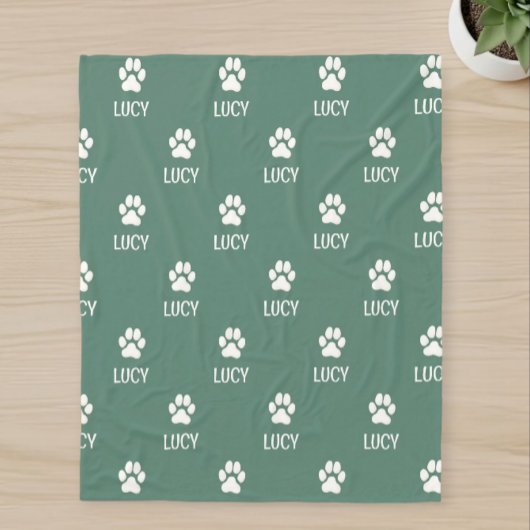 Personalized pet blanket with name and paw print fleece deken