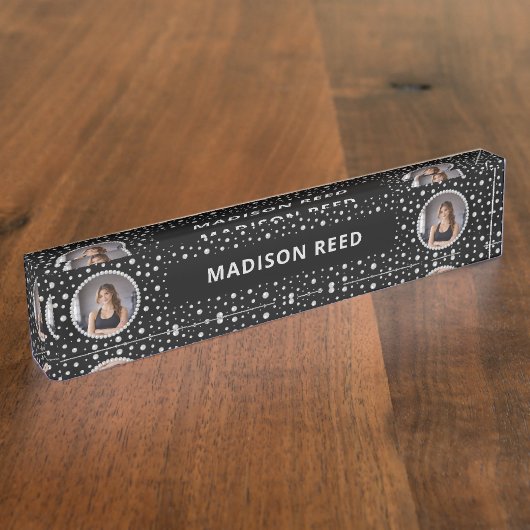 Personalized Photo with Pearls Circle on Black Naambordje (Zijkant)