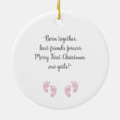 Personalized Pink Twin Baby Girls Footprint Keramisch Ornament (Achterkant)