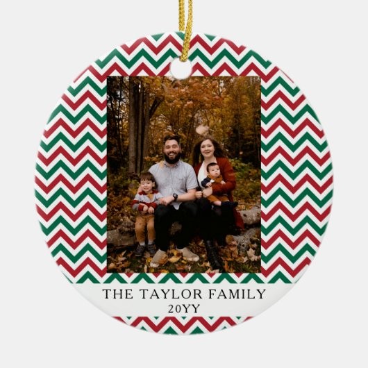 Personalized Red Green Chevron Christmas Photo Keramisch Ornament (Voorkant)