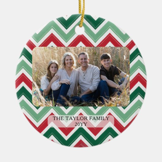 Personalized Red Green Chevron Christmas Photo Keramisch Ornament (Voorkant)