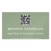 Personalized Sage Green Modern Script QR Code Magnetisch Visitekaartje (Voorkant)